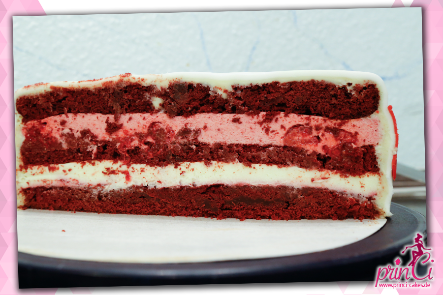 Red Velvet Cake mit weißer Schokolade und Himbeer-Roste Creme