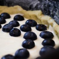 Quarkkuchen mit Heidelbeeren und Mohn