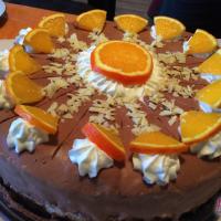 Orangen-Wickeltorte mit Schokolade