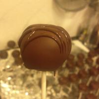 Kirsch-Biskuit Cake Pops mit Schokolade