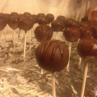 Kirsch-Biskuit Cake Pops mit Schokolade