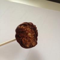 Kirsch-Biskuit Cake Pops mit Schokolade