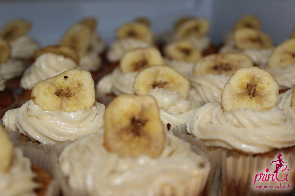 BackWahn: Bananen Cupcakes mit Zimt Frosting | prinCi Cakes