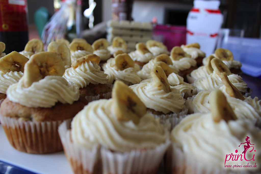 BackWahn: Bananen Cupcakes mit Zimt Frosting | prinCi Cakes
