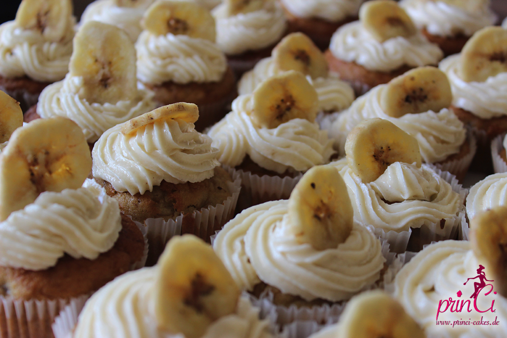BackWahn: Bananen Cupcakes mit Zimt Frosting | prinCi Cakes